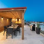 A Unique 3-4 Bedrooms House In Old Town