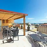A Unique 3-4 Bedrooms House In Old Town